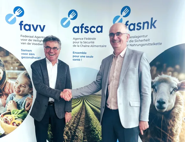 Herman Diricks (links) van het FAVV en Johan Hallaert van Fevia (rechts) Herman Diricks van het FAVV (links) en Johan Hallaert van Fevia (rechts)